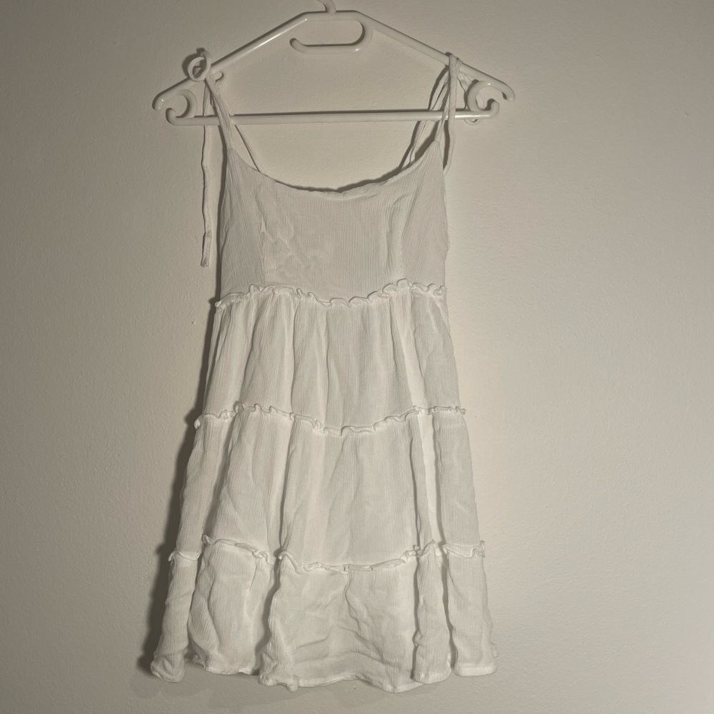white sundress🤍